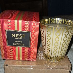 NEST Fragrances Holiday Candle - Gold and Red